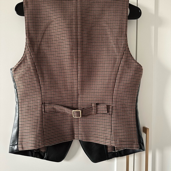 Black Leather Vest - Picture 2 of 2